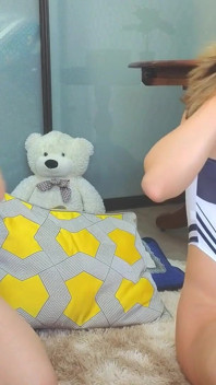 Mokrá a divoká zábava v plavkách - Piss Play s Margo & Alice