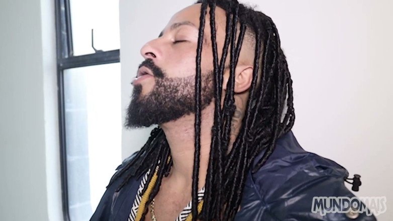 MundoMais: I Sucked Rasta on the Stairs!