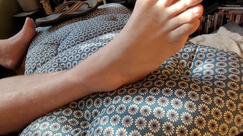 beardaddychub: Bear Jerks off on Flip Flops and Eats Cum