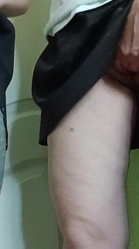 우리는 비행기를 놓치지 않도록 빨리 사정하려고 노력했습니다.