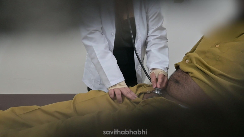 savithabhabhi: 클리닉에서 환자 자지를 쳐주는 의사