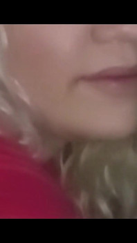 Pirang Seksi Di Gloryhole