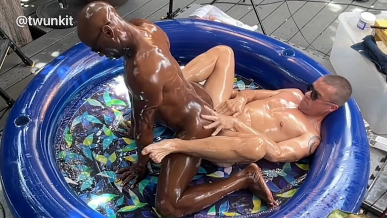 twunkitXXX: Mezirasový zápas bez sedla bez kondomu 79 olejový zápas