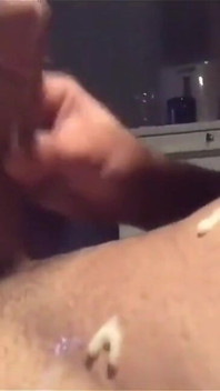 Handjob im bett