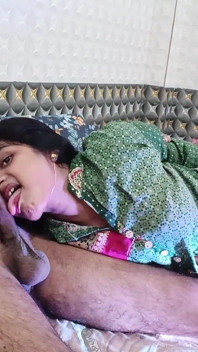 India caliente chica verde en top y falda roja salvaje sexo apasionado - real casero