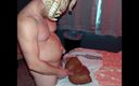 Bald Daddy: Balddaddy uomo sexy in maschera da demone, gioca e scopa...