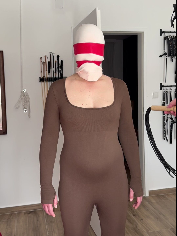Elena917: Pantyhose, pita dan bola tersedak, disebat dan pukulan