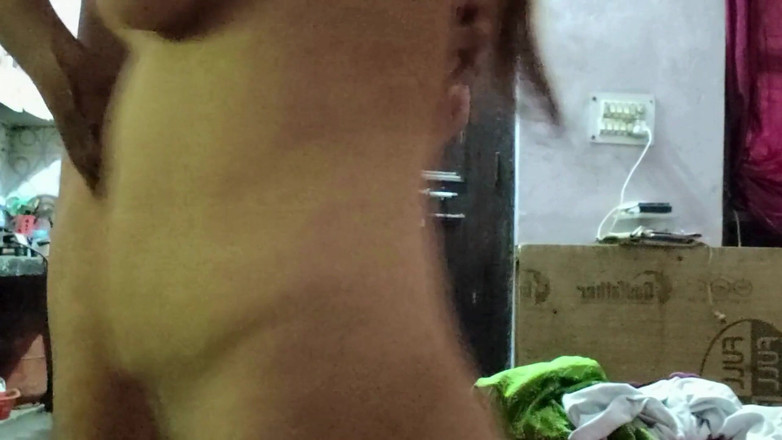 Pinki Bhabhi 69: 섹스 만족을 위해 남편을 속인 친구의 핫한 마누라. 풀 렁트 섹스 비디오