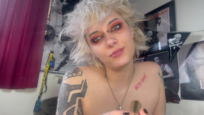 Glitterqueen1999: Hermanastra folla su lápiz labial con mamada, escupir fetiche de...
