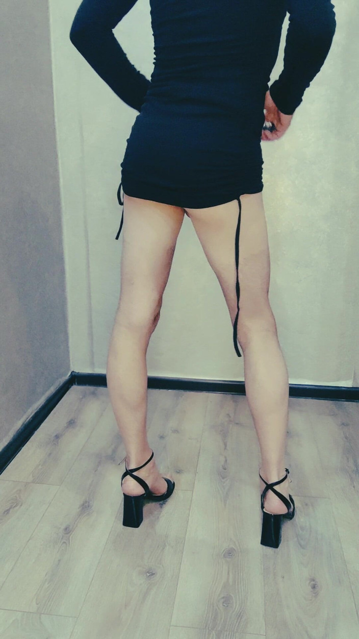 Lana Cross: Chodím sám po domě