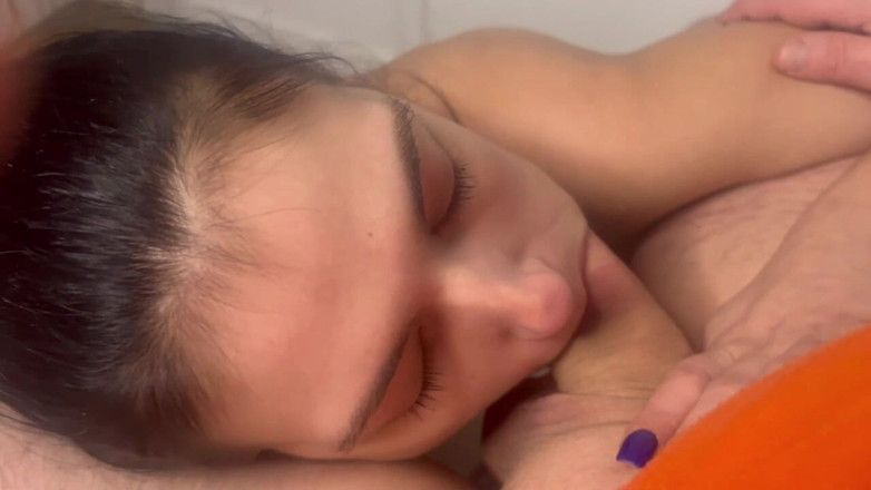 Brad Cobra: POV - Esta Pequeña Zorra Francesa Me Chupa La Polla, Me...