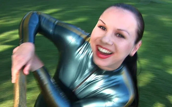 Lydia Privat: My new green latexcatsuit