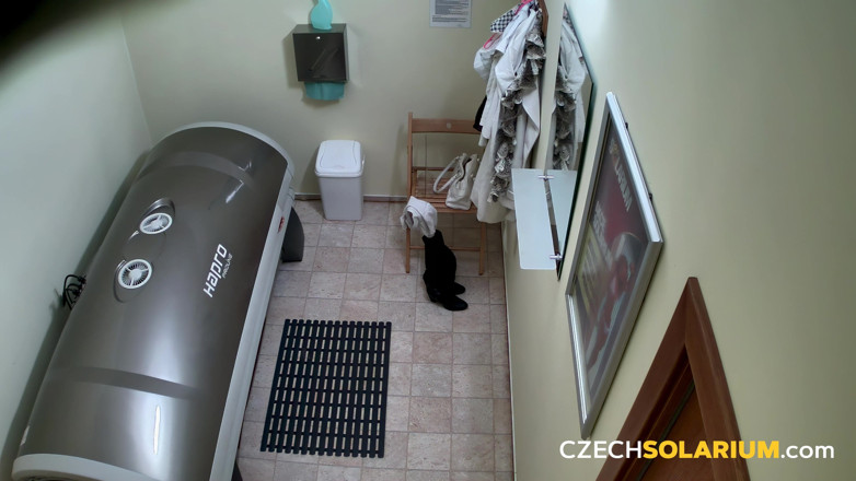 Czech Solarium: Czech Solarium 143: MILF Rubbing Her Wet Pussy in Solarium