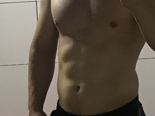 Badboy163: Сексуальний чоловік приймає душ