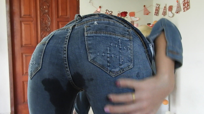 MissAnja_FH: Squirt et pipi dans mon nouveau jean