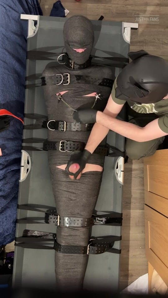 Inmate Cody and SubEdgeX: Twink Komplett mumifiziert und edging, teil 2