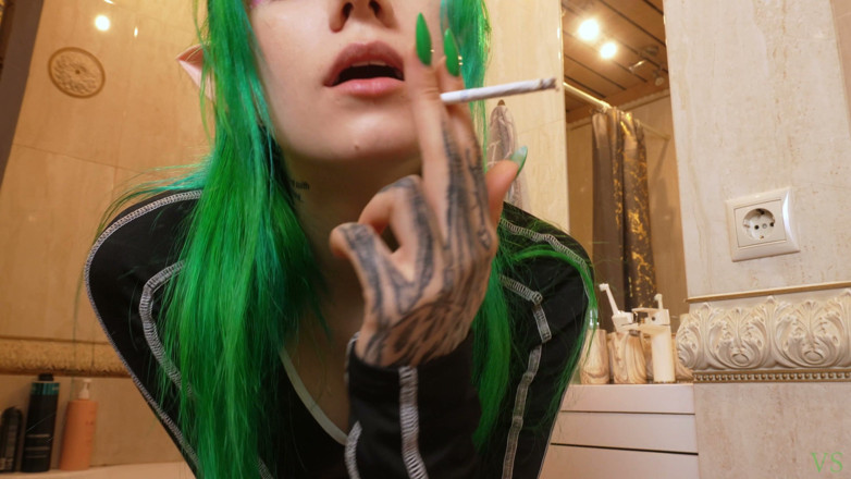 Vasya Sylvia: I Squeeze My Tightly and Smoke Sweetly in the Bathroom!