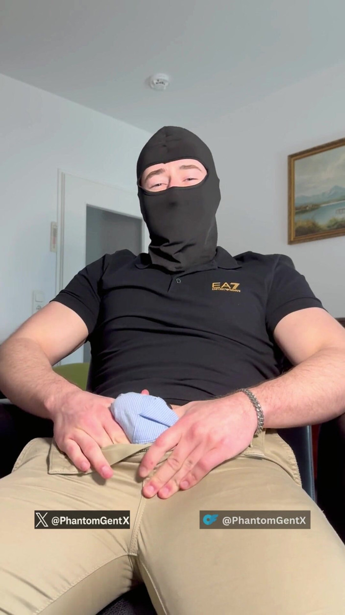 PhantomGentX: Německý nevlastní otec rozbalí svou bouli v boxerech Hugo Boss