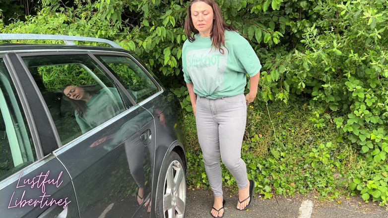 Lustful Libertines: Parking, Désespoir De Pipi Public - Omorashi