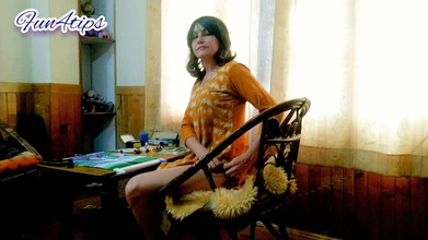 Bolly Karma: Pelacur merobek pakaiannya