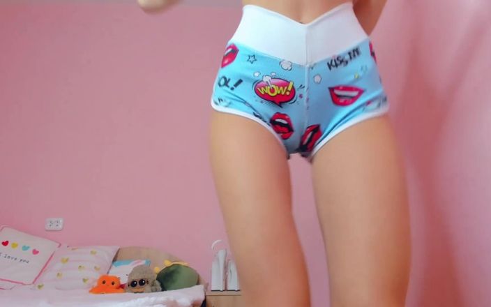 Skinny_lady69: Zoccolo di cammello si cambia i pantaloncini