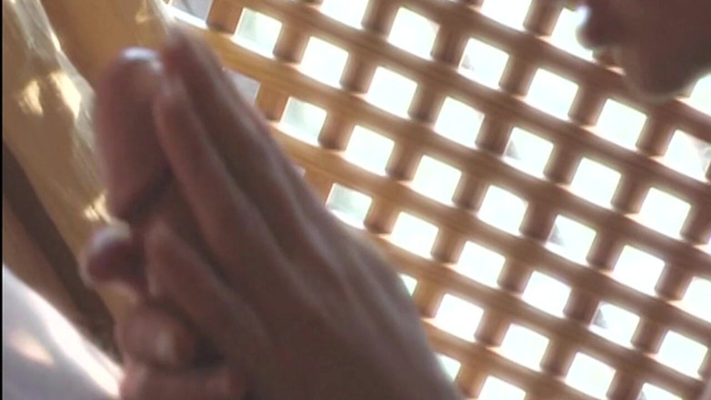 CatiasFootFetishPorn: Une MILF vêtue de bas se fait doigter jusqu’à l’extase