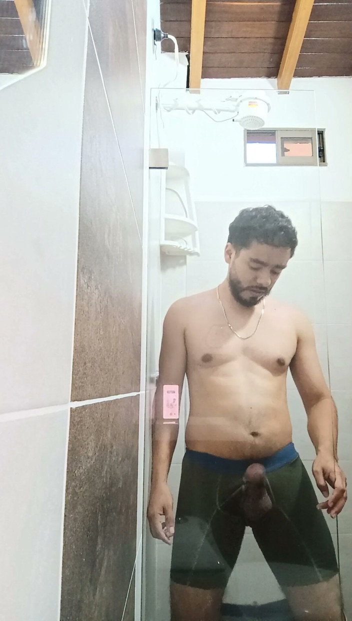 Tommhot: So heiß masturbieren im badezimmer