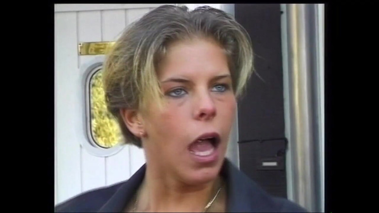 MMV films - The Original: 若い痴女の尻が犯され、巨大なビンテージコックによって口の中で小便され、射精されました