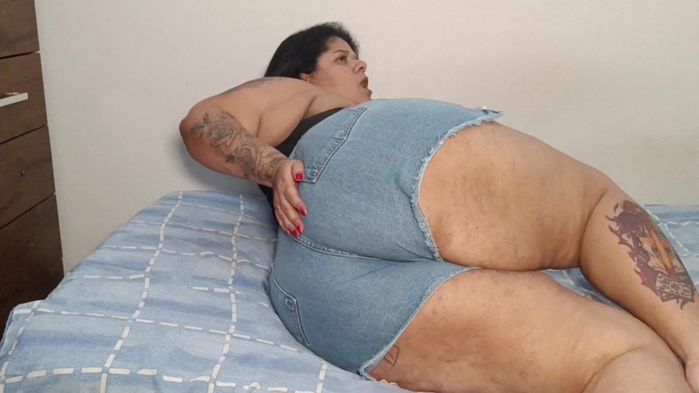 Mary Jhuana: Kentut dalam seluar pendek Denim