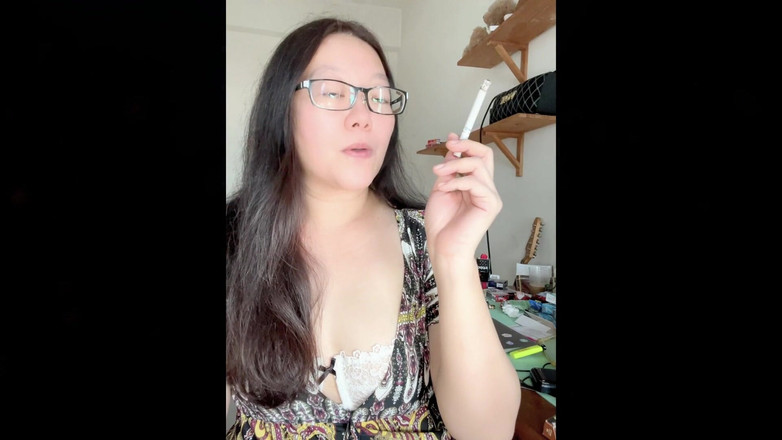 Smoking Asian: Darkside курящая азиатка: грязная сигарета фильтр, хуивание + стриптиз