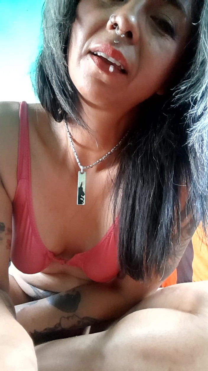 Casia Castro: Cám dỗ màu hồng: những cái chân bú cu