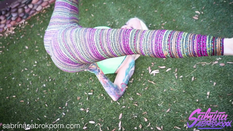 Sabrina Sabrok: Sexuell yoga stretching