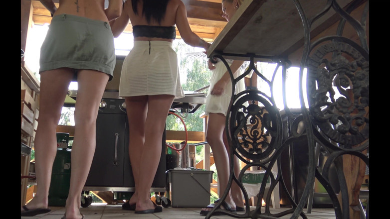 Leon Lambert Girls Twerk Parties CFNM: Jiran panas tidak suka memakai seluar dalam menunjukkan kaki pada...