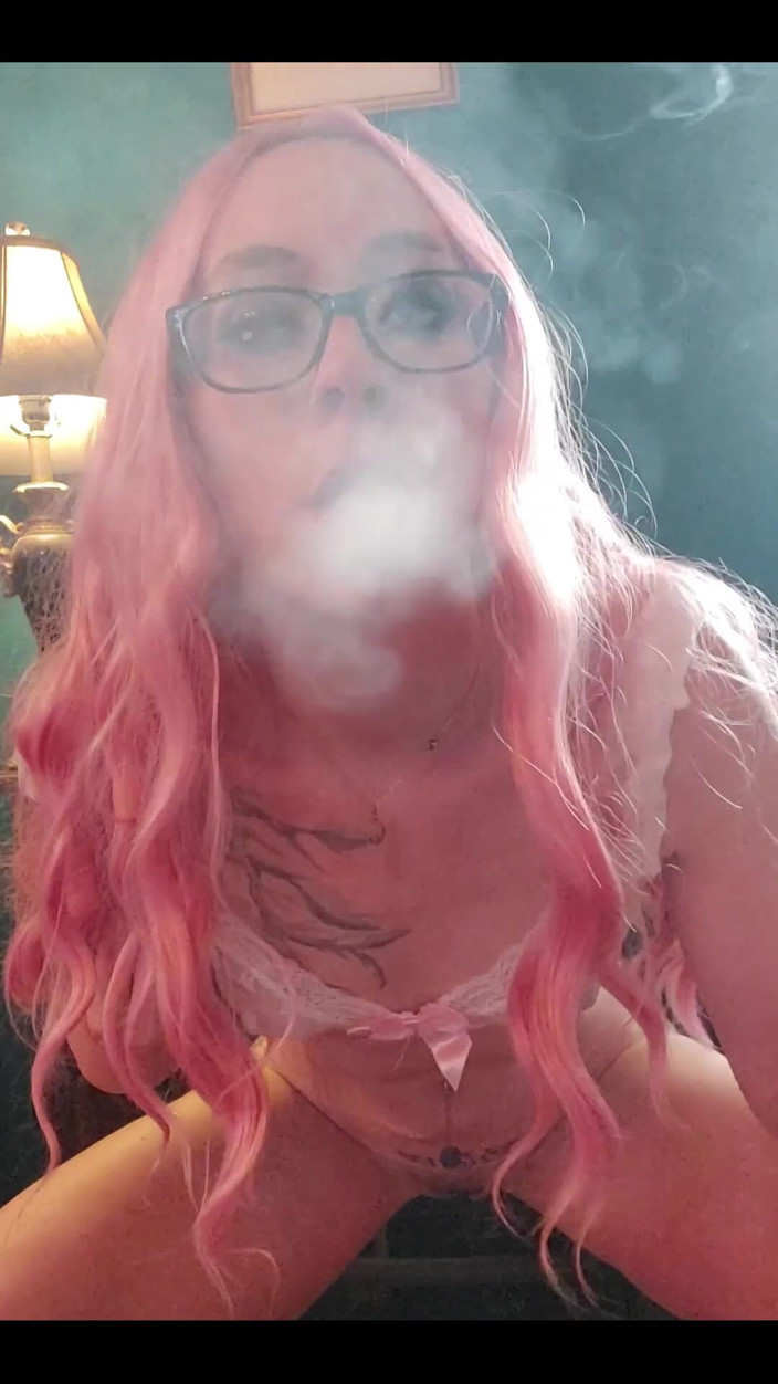 MistressThrope: Smoking Hot Pink Hair
