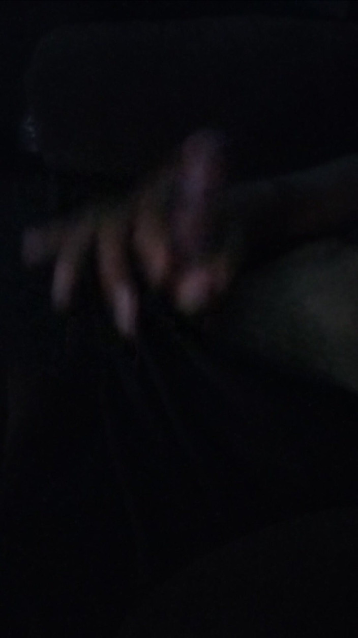 AlexAlejandro13: Sentado En El Sofa