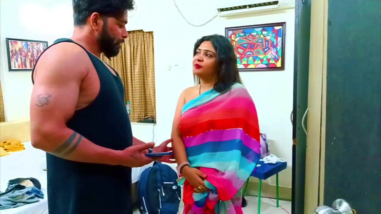 Jayanta Banik: Desi žena v domácnosti se najednou udělala před svého švagra z koupelny...