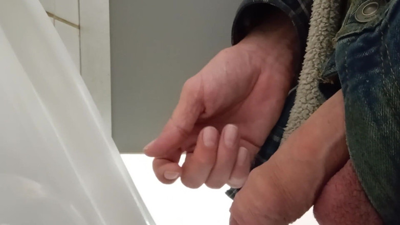 Rockardglans: Rockardglans services pissing and cumming