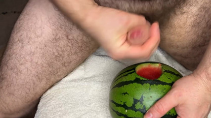 Paul Bear: Futând un pepene