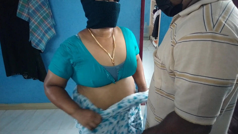 Benita sweety: Cylinder Delivery Boy Hot Sex with Stepaunty