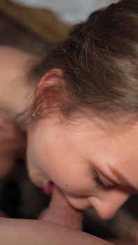 Yaramaz emlakçın fotoğrafları alexa poshspicy'nin oynadığı pornoya dönüştürüyor