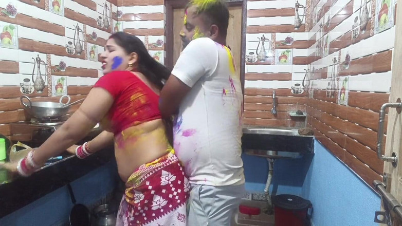 Sona bhabhi: Beautiful Bengali Bhabhi Enjoy Holi Special with Her Neighbours Applied...