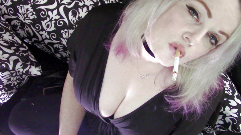 Smoke Temptress Annie Vox - Smoking Fetish: 흑누나 젖탱이에 빨려