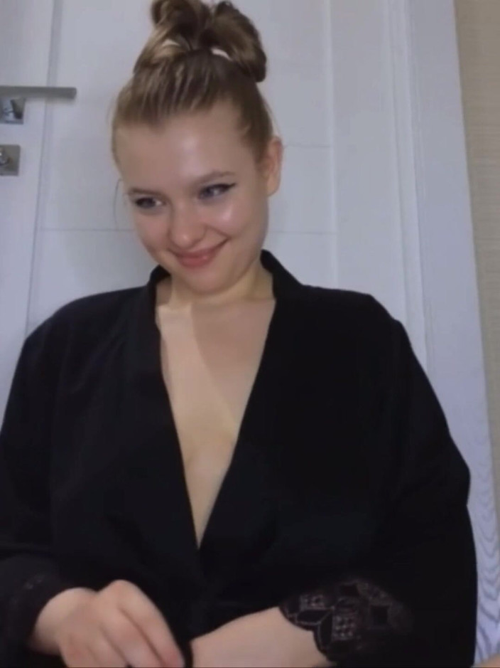 JuiceLussie: First Time Anal Fingering