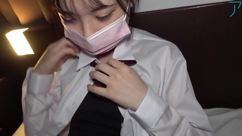 Asians in love: 大学制服萝莉奶油派