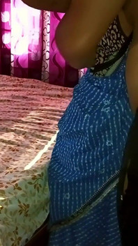 Sexy indická bhabhi ošukaná zezadu v modrém sárí