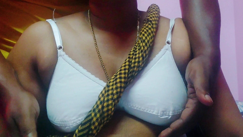 Desi Mohini: Desi Młoda Bhabi Mohini uprawia seks ze swoim chłopakiem