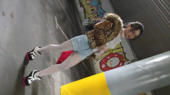 Ponny Letany: 性感的娘娘腔小马穿着连裤袜和性感皮衣在停车场走来走去