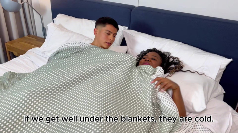Angel Owenx: Madrastra Y Hijastro Comparten Una Cama En Una Habitación De...