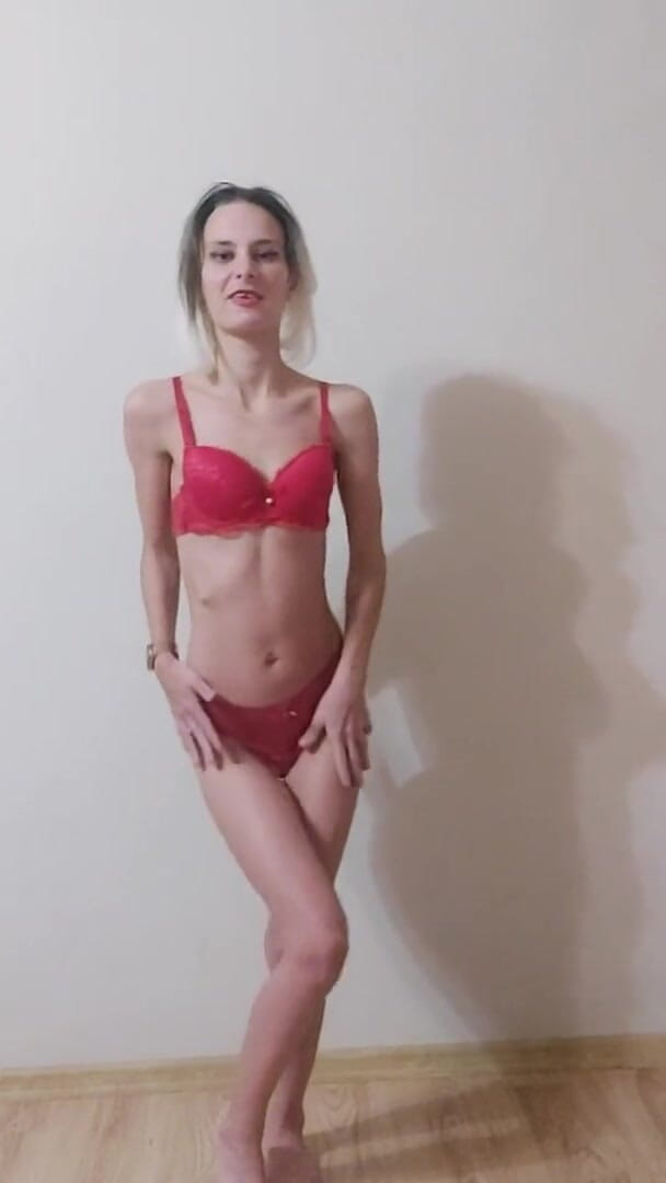 Wet Dripping Pussy: Sexy pequena menina - dança sexual com tesão, striptease. Bunda perfeita,...