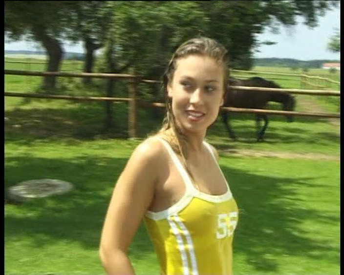 VintageXMovies: Teen bionda arrapata giocosa prende in giro in piscina - slip...